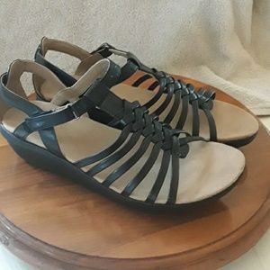 yuu sandals